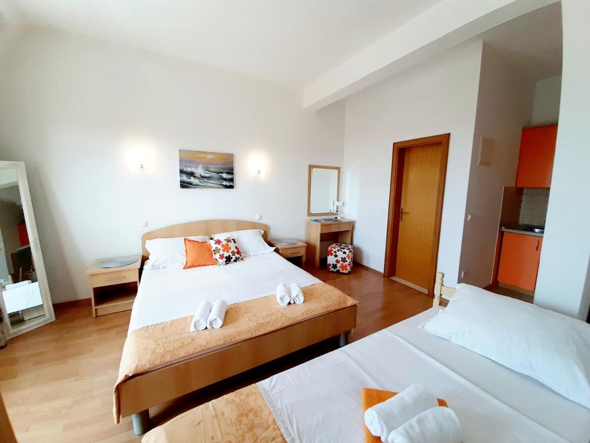 Apartments Akmadzic Makarska Exterior photo